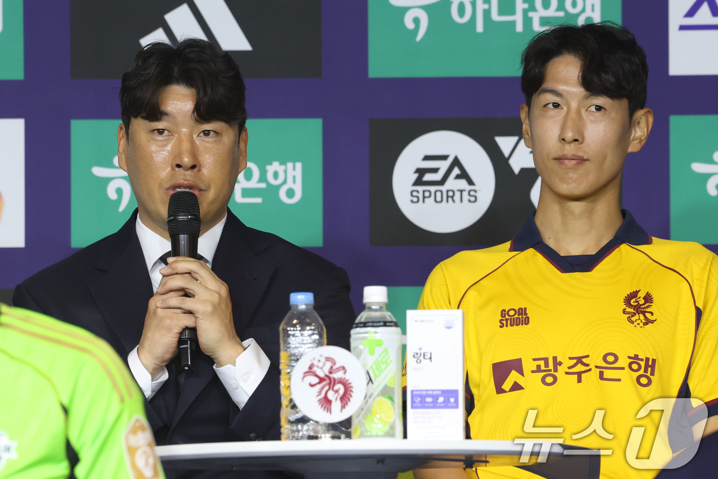 (서울=뉴스1) 이광호 기자 = 이정규  광주FC 감독이 25일 오전 서울 서대문구 스위스그랜드호텔에서 열린 하나은행 K리그1 2026 개막 미디어데이에서 시즌 각오를 밝히고 있다 …