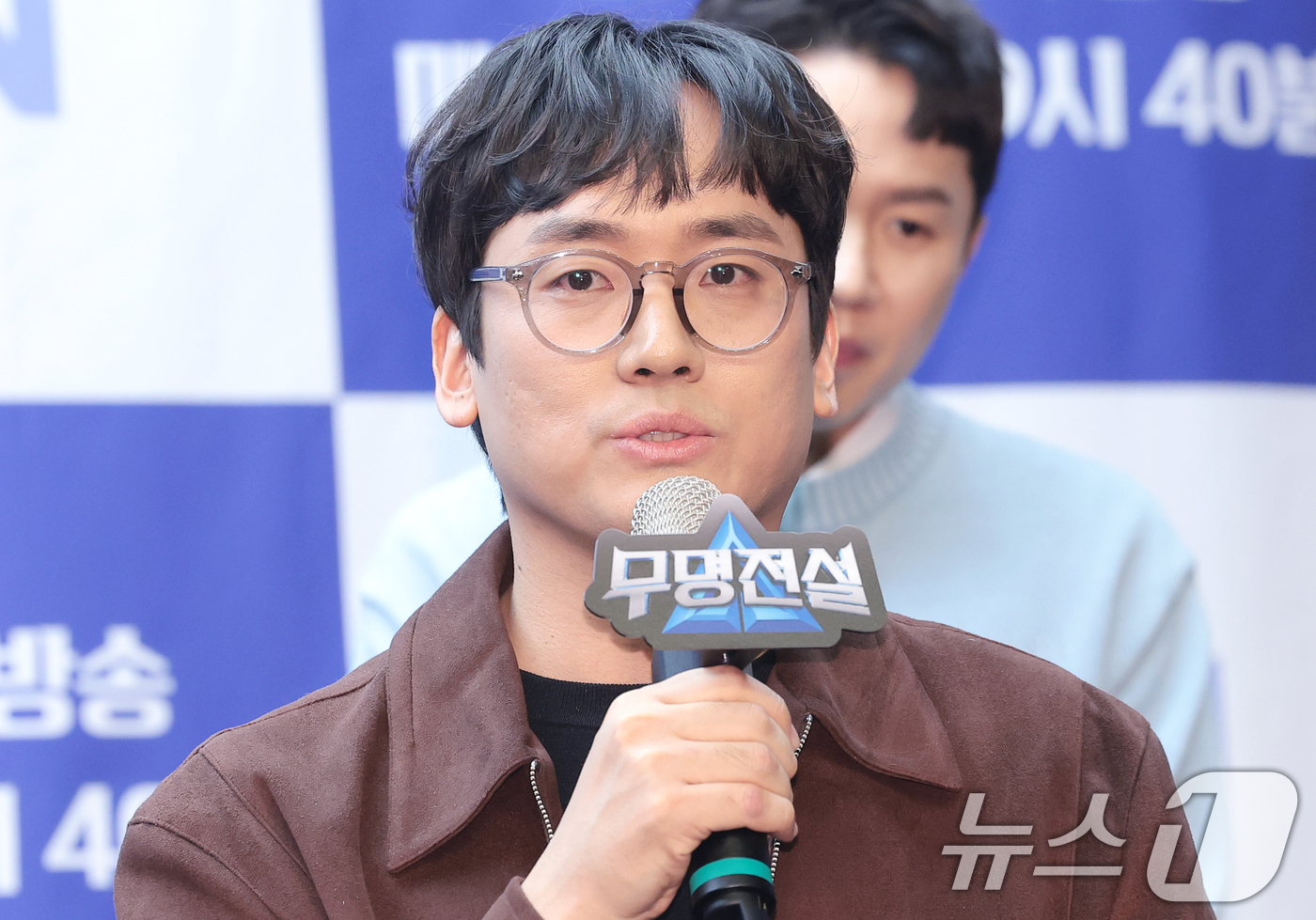 (서울=뉴스1) 권현진 기자 = 김우진 PD가 25일 서울 마포구 스탠포드호텔에서 열린 MBN 트롯 오디션 '무명전설-트롯 사내들의 서열전쟁'은 제작발표회에서 취재진 질문에 답하고 …