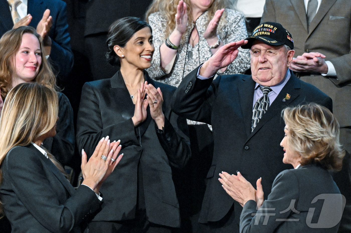 (워싱턴DC 로이터=뉴스1) 이정환 기자 = 도널드 트럼프 미국 대통령이 24일(현지시간) 워싱턴 DC 미국 국회의사당 하원 회의장에서 2기 첫 국정연설을 하는 동안 JD 밴스 미 …