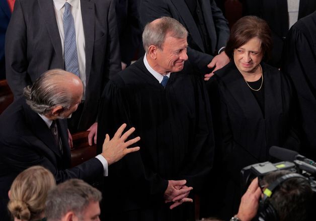 [포토] 국정연설장 도착하는 '상호관세 위법' 美 대법원장