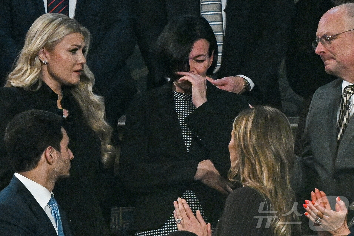 (워싱턴DC 로이터=뉴스1) 이정환 기자 = 이리나 자루츠카의 어머니 안나 자루츠카가 24일(현지시간) 워싱턴 DC 미국 국회의사당 하원 회의장에서 열린 도널드 트럼프 미국 대통령 …