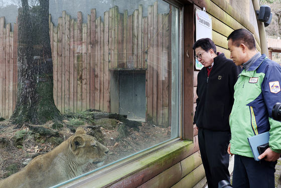 부산 유일 동물원 점검하는 박형준 부산시장