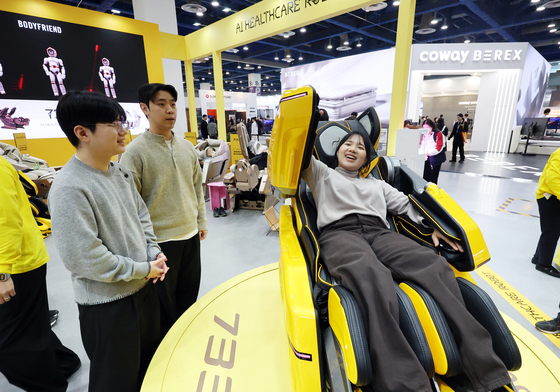 'AI 헬스케어로봇으로 스트레칭해요'