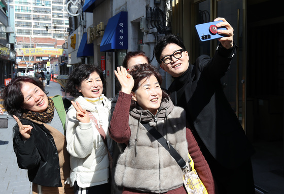 한동훈 전 대표, 7일 부산행…구포시장·온천천서 시민과 만난다