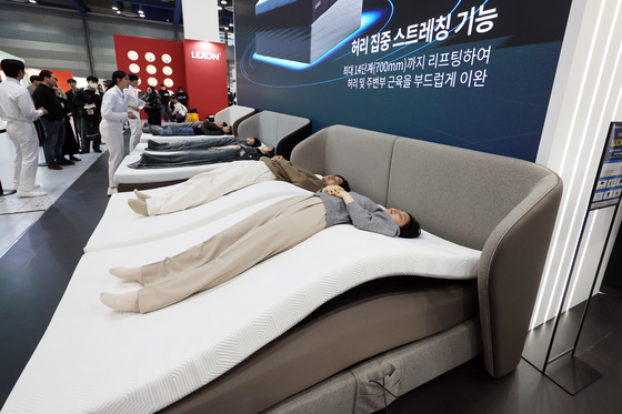 스트레칭을 도와주는 코웨이 '비렉스' 매트리스