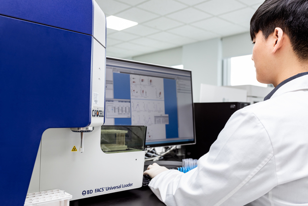 큐로셀, 혈액암 CAR-T 신약 '림카토' 완치환자 장기추적 개시