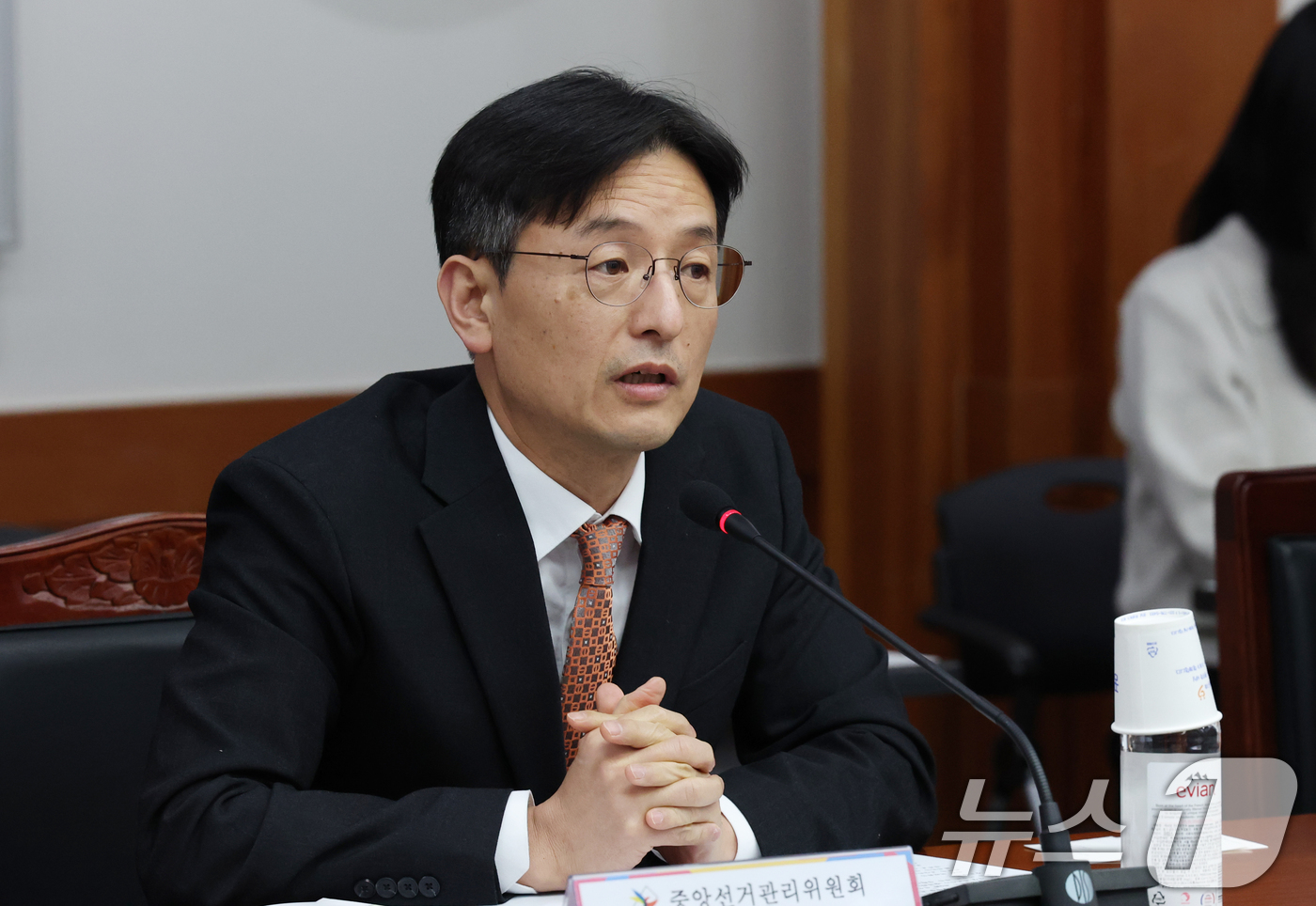 (경기=뉴스1) 김영운 기자 = 조봉기 중앙선거관리위원회 조사국장이 25일 경기 과천시 중앙선거관리위원회에서 열린 제9회 전국동시지방선거 딥페이크·허위사실공표·비방 대응 유관기관 …