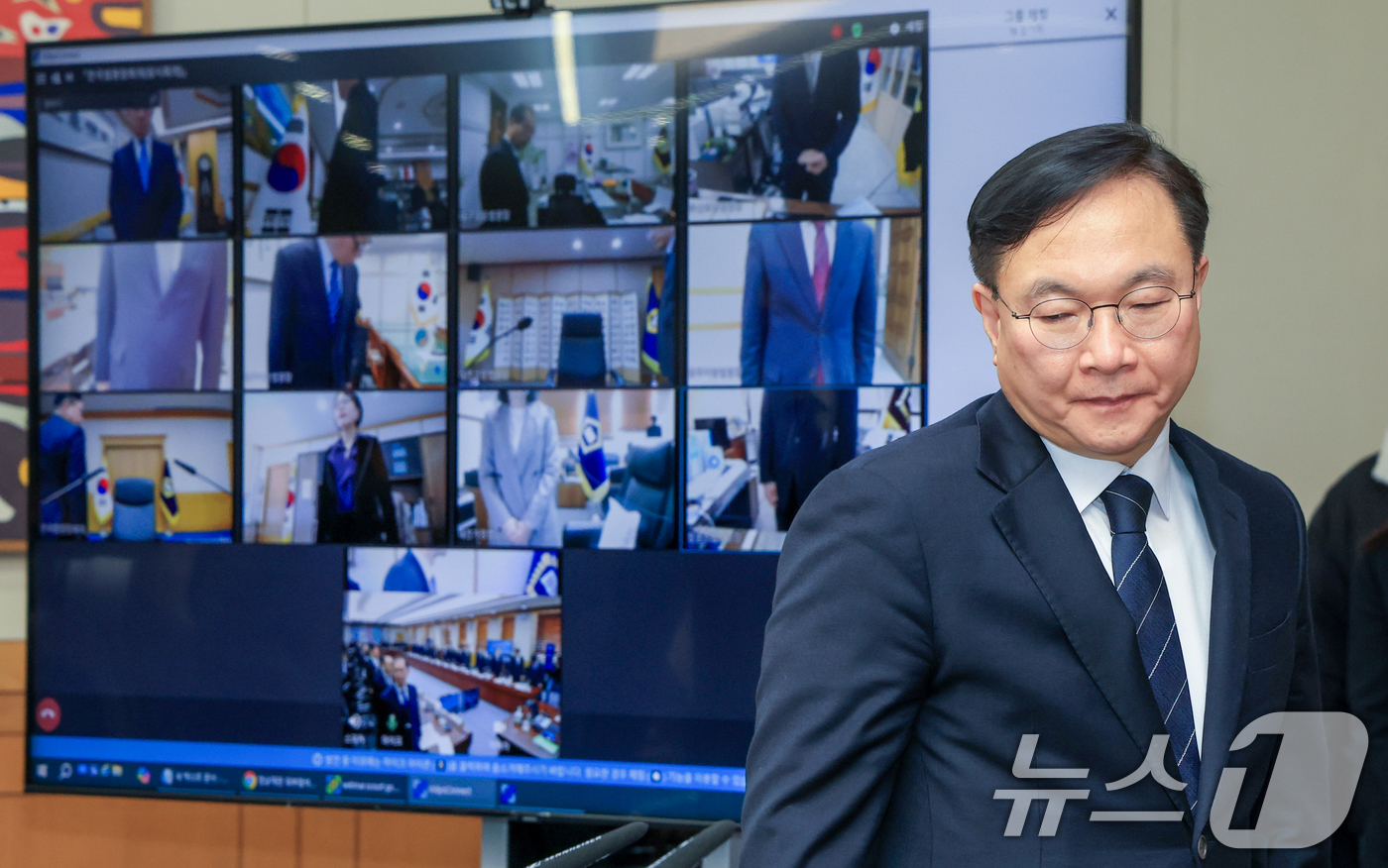 (서울=뉴스1) 김도우 기자 = 박영재 법원행정처장이 25일 오후 서울 서초구 대법원 청사에서 열린 전국법원장회의에 참석하고 있다. (공동취재) 2026.2.25/뉴스1