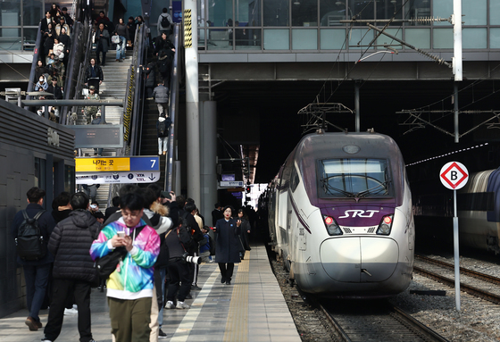 서울역서 시범 교차운행 시작한 SRT