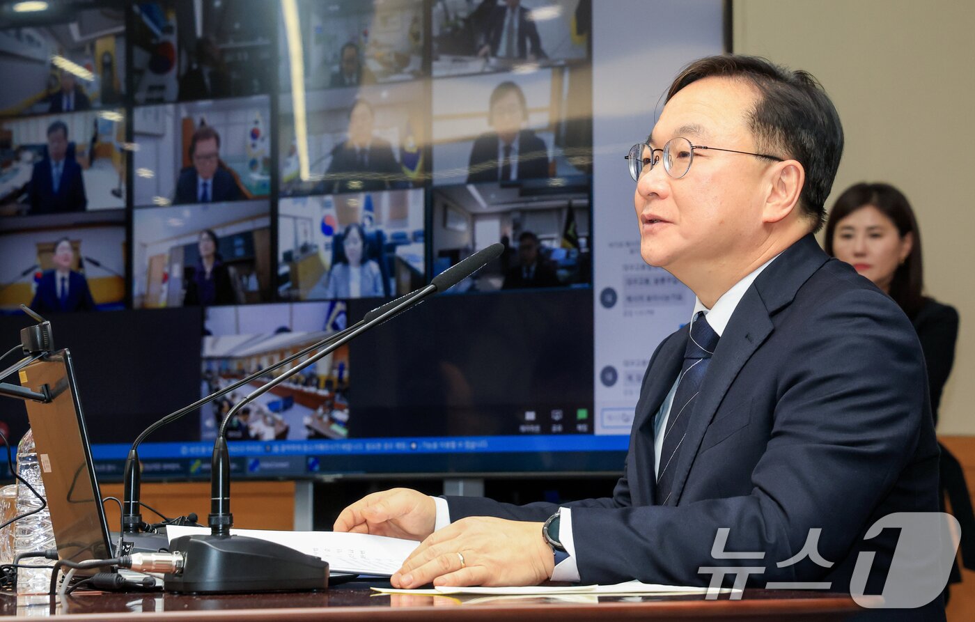 본문 이미지 - 박영재 법원행정처장이 25일 오후 서울 서초구 대법원 청사에서 열린 전국법원장회의에서 모두발언을 하고 있다. (공동취재) 2026.2.25 ⓒ 뉴스1 김도우 기자