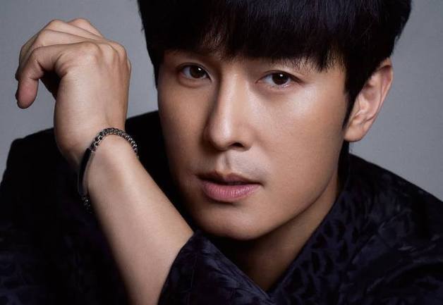 '성매매 합법화' 주장 김동완, 이번엔 '고급이랑 노세요' 윤여정 소환