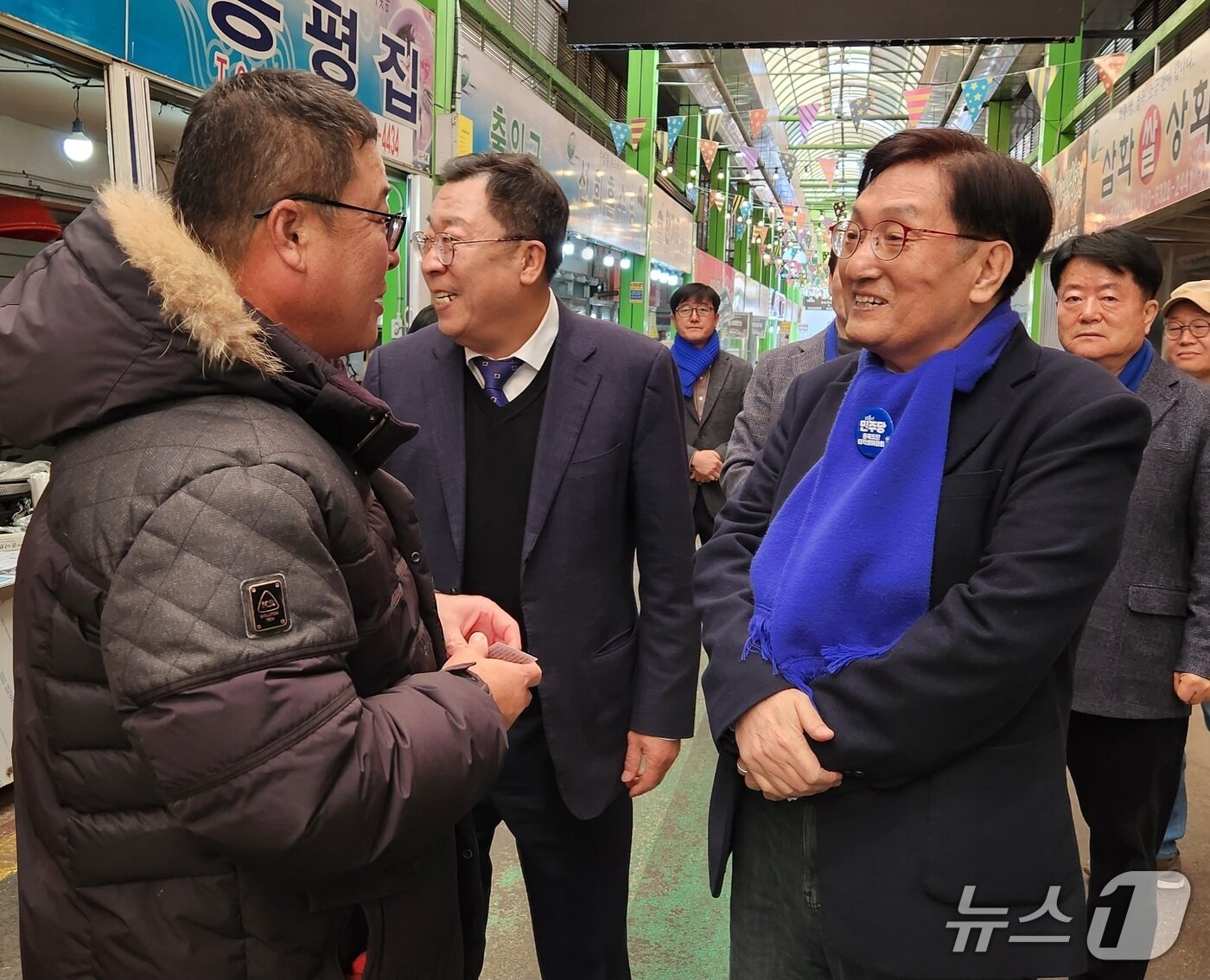 본문 이미지 - 노영민 충북지사 예비후보 전통시장 방문(예비후보 제공. 재판매 및 DB금지)