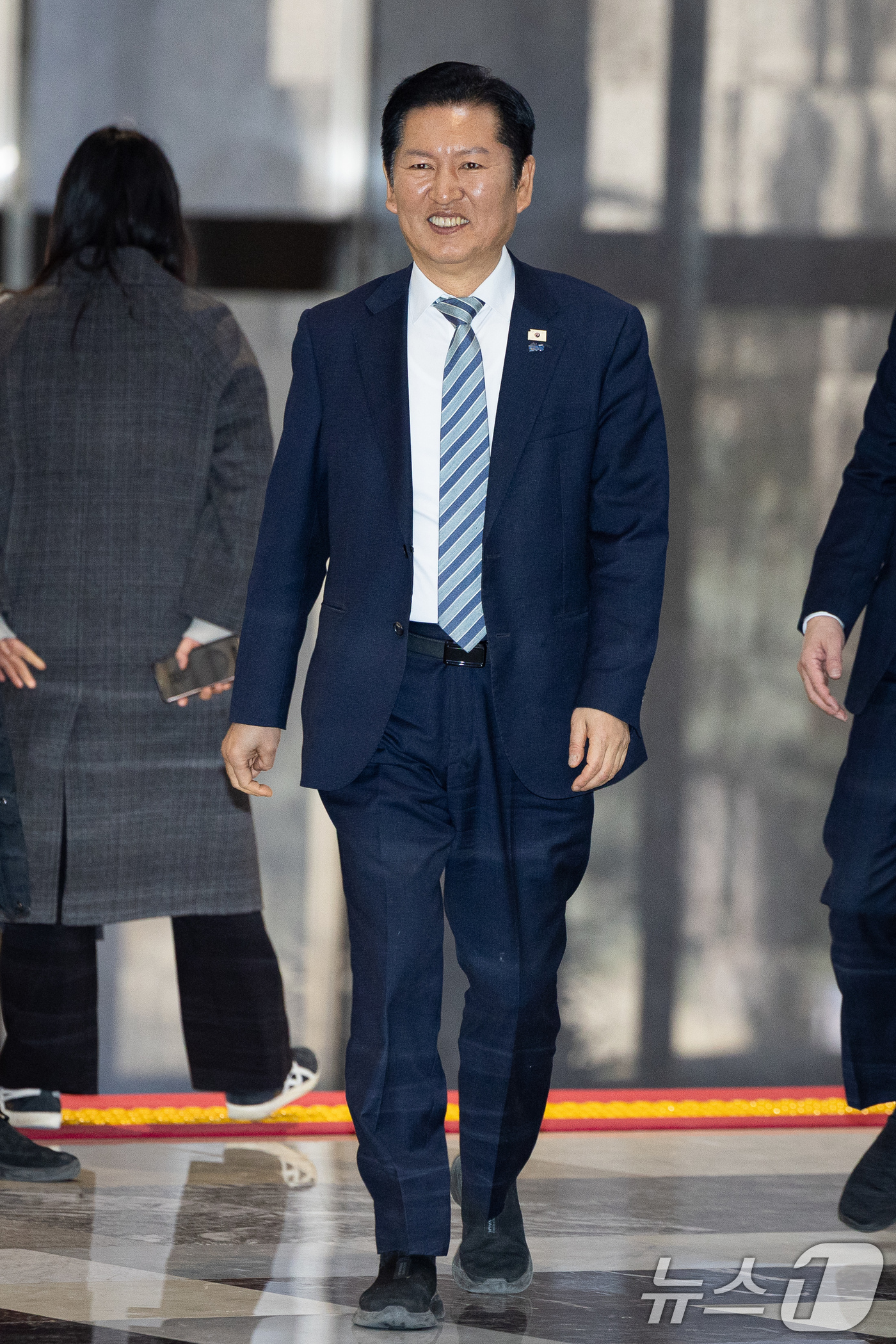 (서울=뉴스1) 유승관 기자 = 정청래 더불어민주당 대표가 25일 서울 여의도 국회에서 열린 비공개 의원총회에 참석하고 있다. 2026.2.25/뉴스1