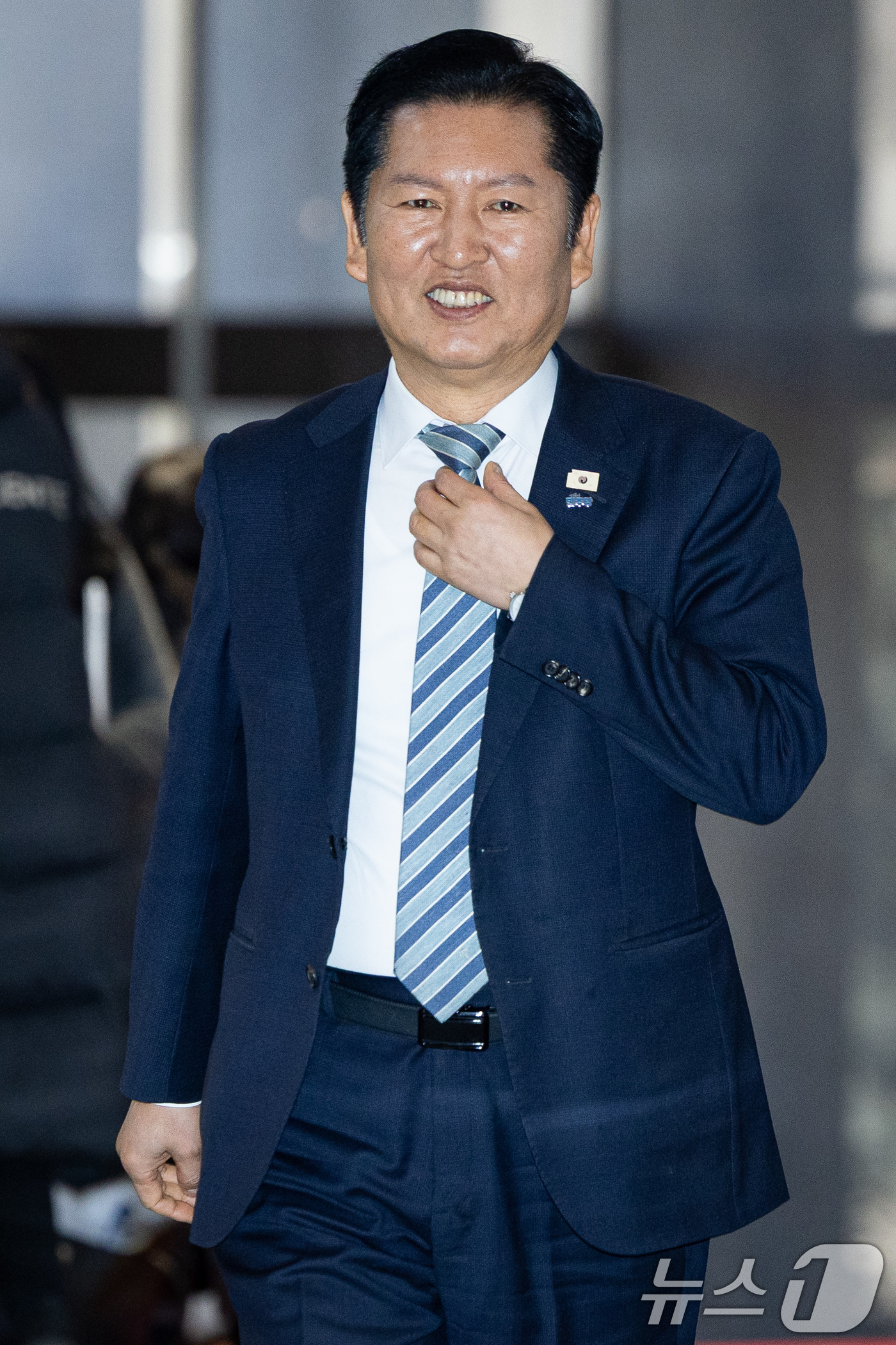 (서울=뉴스1) 유승관 기자 = 정청래 더불어민주당 대표가 25일 서울 여의도 국회에서 열린 비공개 의원총회에 참석하고 있다. 2026.2.25/뉴스1