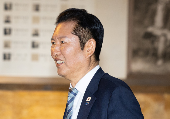 의총 참석하는 정청래 대표