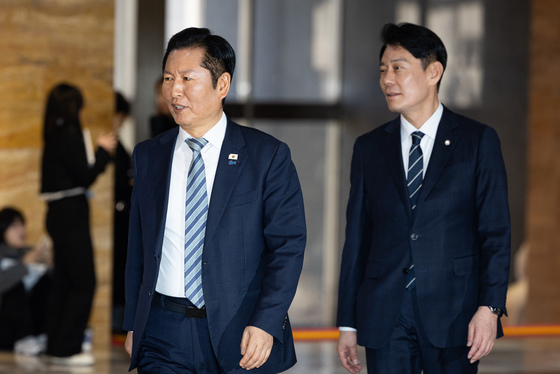 의원총회 참석하는 정청래 대표