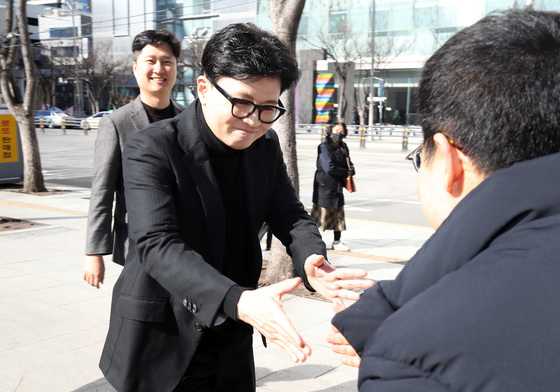 대구 찾은 한동훈 "반갑습니다"