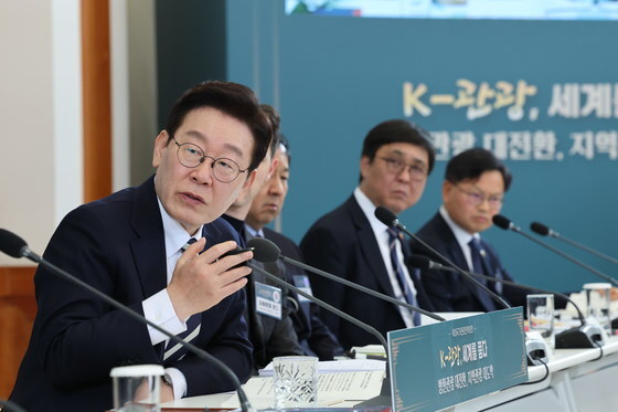 李 "무안공항 빨리 개항"…김윤덕 "유가족 협의중, 상반기 가능"(종합)