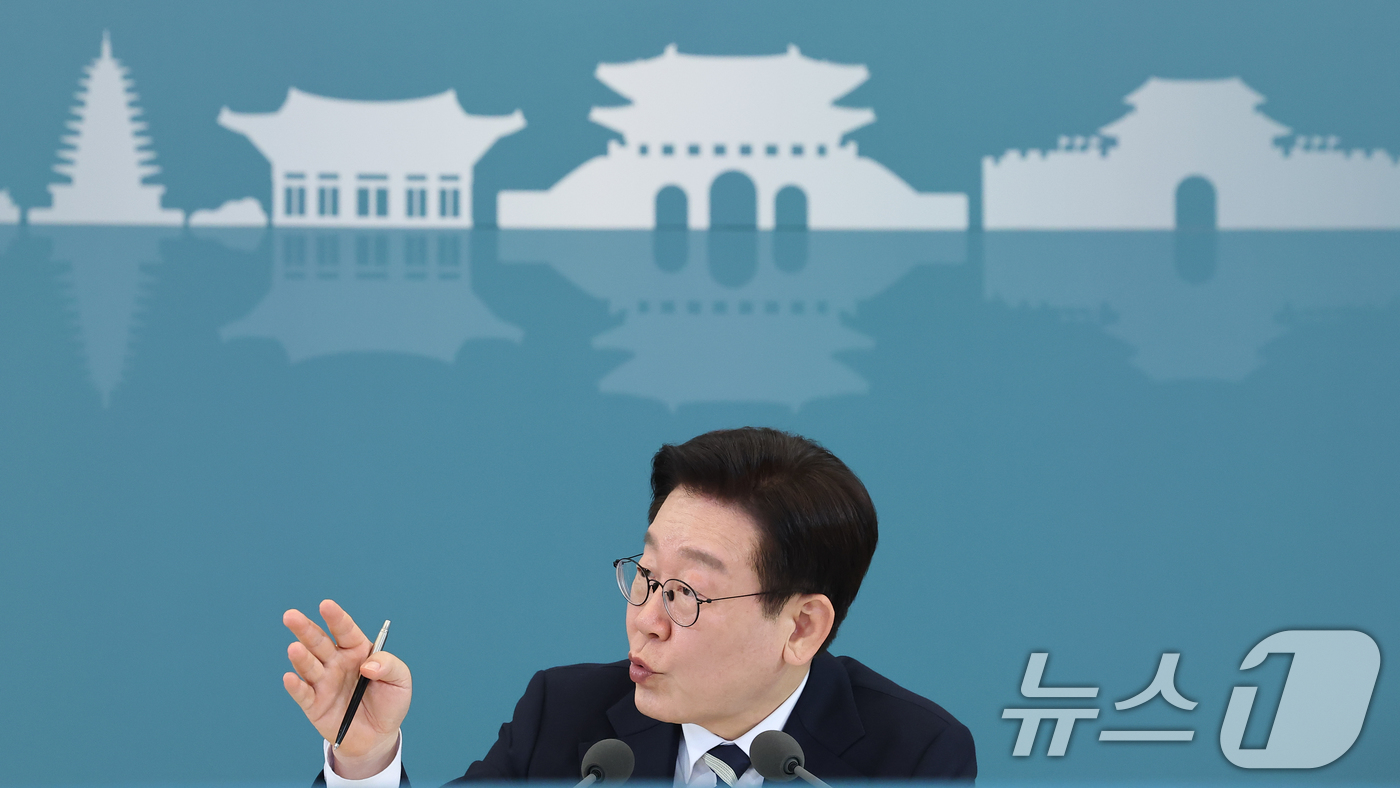 (서울=뉴스1) 이재명 기자 = 이재명 대통령이 25일 청와대에서 열린 확대국가관광전략회의에서 발언하고 있다. 2026.2.25/뉴스1