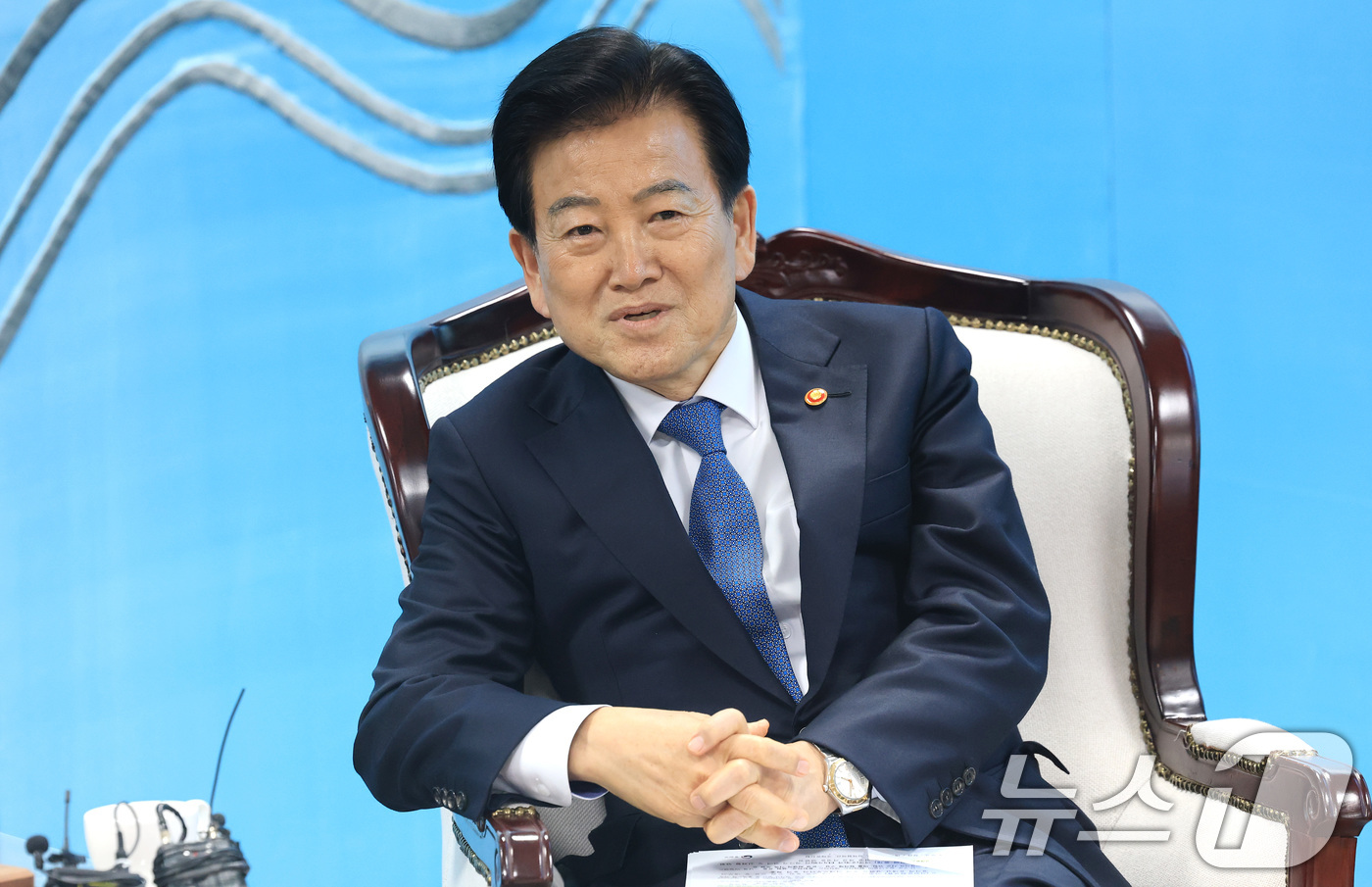 (서울=뉴스1) 임세영 기자 = 정동영 통일부 장관(오른쪽)이 25일 서울 종로구 정부서울청사에서 미셸 윈트럽 주한 아일랜드 대사를 접견하고 있다. 2026.2.25/뉴스1