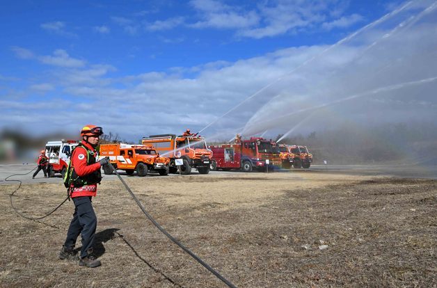 "바다 사나이가 막는다"…해군 1함대, 대형산불 대비 합동훈련