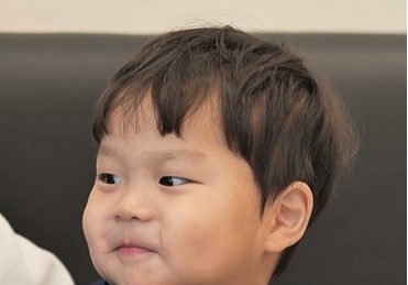 '슈돌' 정우, 그릇째 순댓국 흡입 후 엄지척 '먹짱 포스'