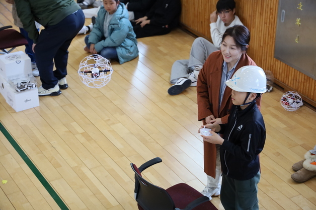 울산해경, 청소년기자단 '드론체험 교육' 실시