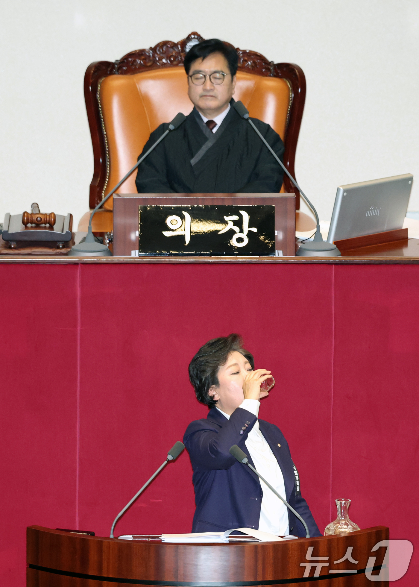 (서울=뉴스1) 이승배 기자 = 25일 서울 여의도 국회에서 열린 제432회국회(임시회) 8차 본회의에서 조배숙 국민의힘 의원이 이른바 '법왜곡죄' 형법일부개정법률안(대안) 수정안 …