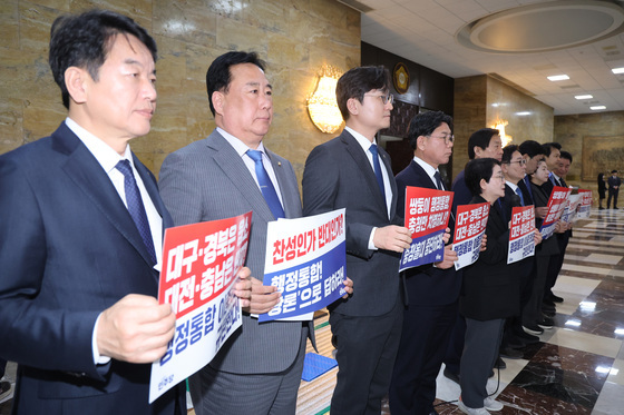 민주당 '국민의힘, 충남대전 통합 당론 밝혀라'