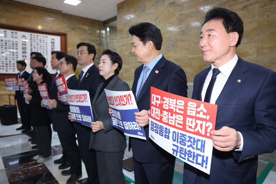 로텐더홀에 모인 민주당 충남대전 지역 의원들