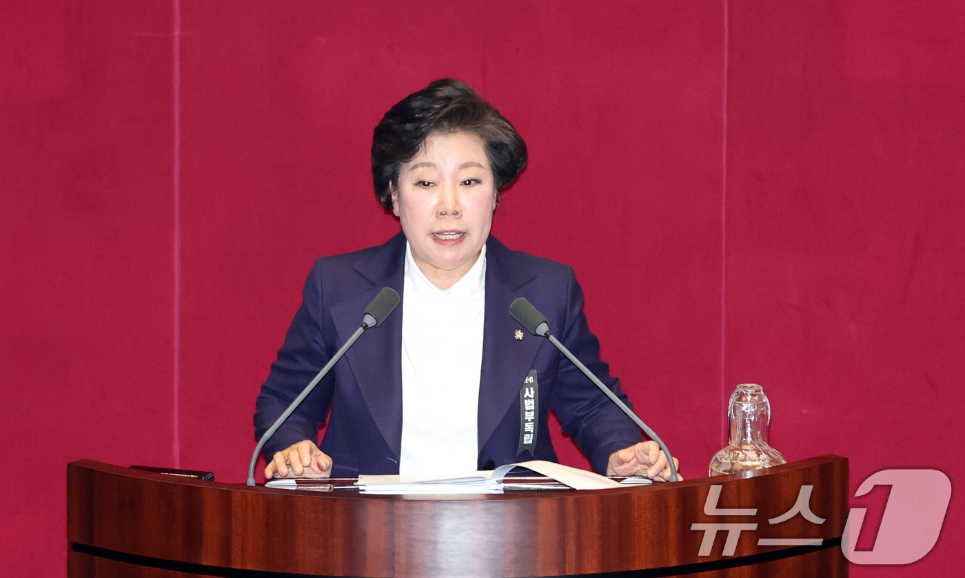 (서울=뉴스1) 이승배 기자 = 25일 서울 여의도 국회에서 열린 제432회국회(임시회) 8차 본회의에서 조배숙 국민의힘 의원이 이른바 '법왜곡죄' 형법일부개정법률안(대안) 수정안 …