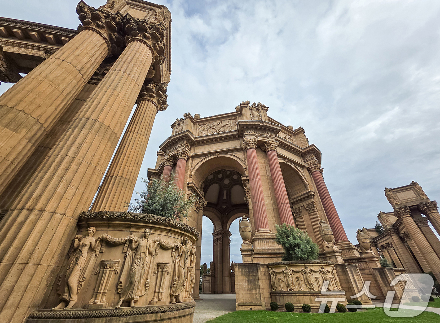 (서울=뉴스1) 안은나 기자 = 25일(현지시간) 미국 샌프란시스코 '팰리스 오브 파인 아트'에서 삼성전자 상반기 '갤럭시 언팩' 준비가 한창이다. (삼성전자 제공. 재판매 및 D …