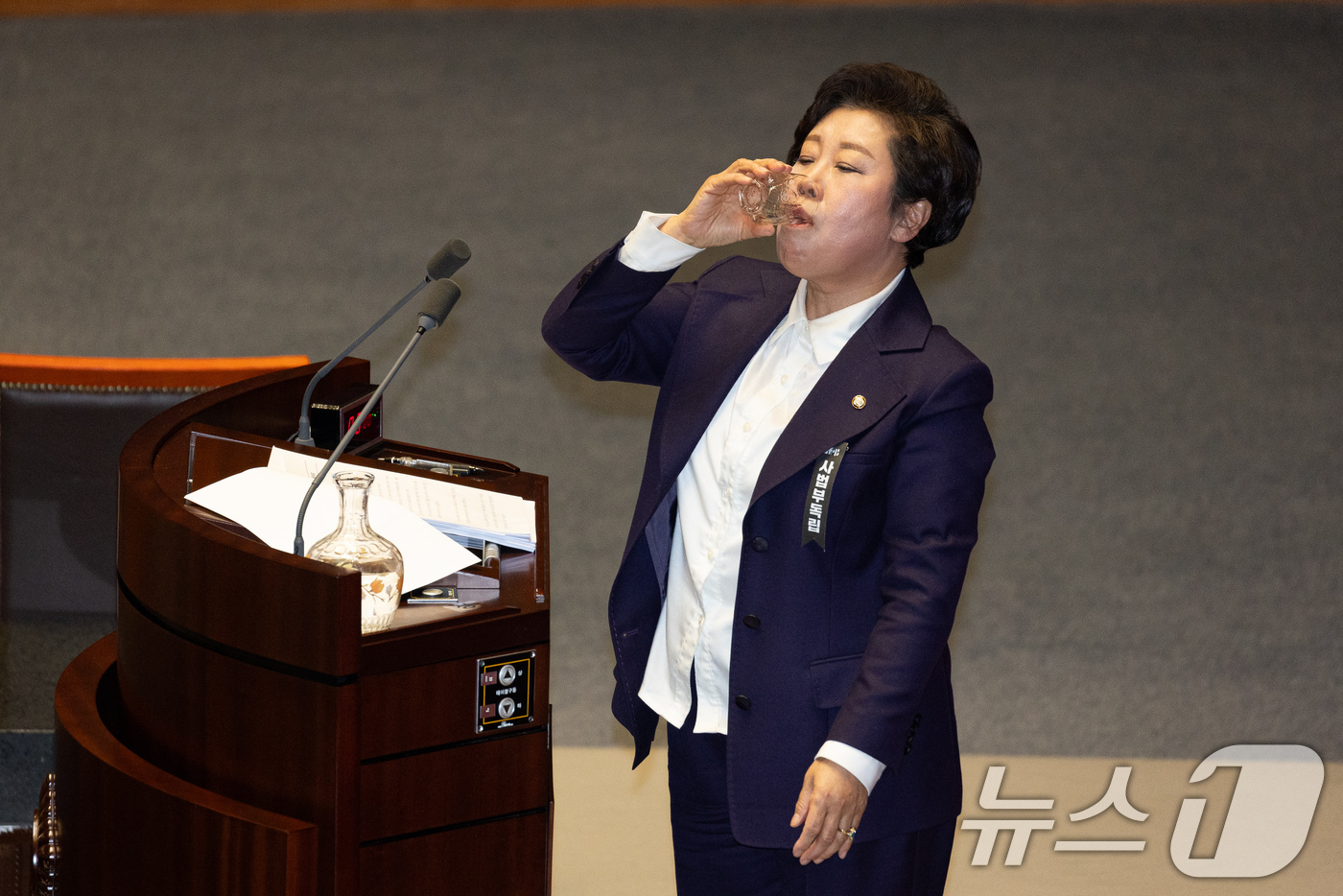 (서울=뉴스1) 유승관 기자 = 조배숙 국민의힘 의원이 25일 서울 여의도 국회에서 열린 제432회 국회(임시회) 제8차 본회의에서 형법 일부개정법률안(수정안)에 대한 무제한토론( …