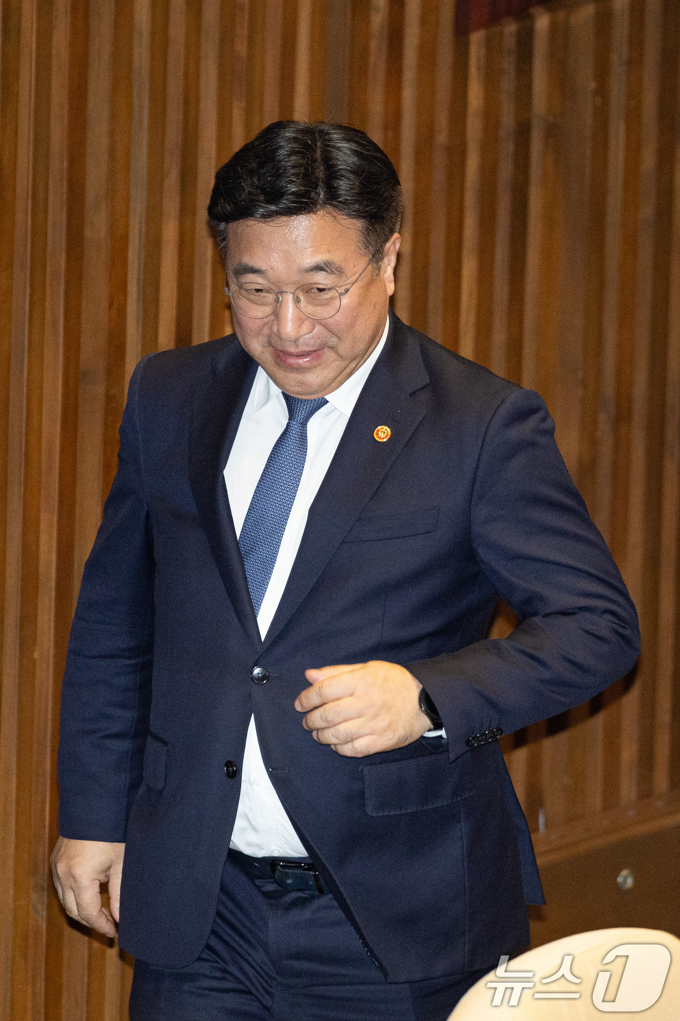 (서울=뉴스1) 유승관 기자 = 윤호중 행정안전부 장관이 25일 서울 여의도 국회에서 열린 제432회 국회(임시회) 제8차 본회의에서 상법 일부개정법률안(대안)에 대한 무제한토론 …