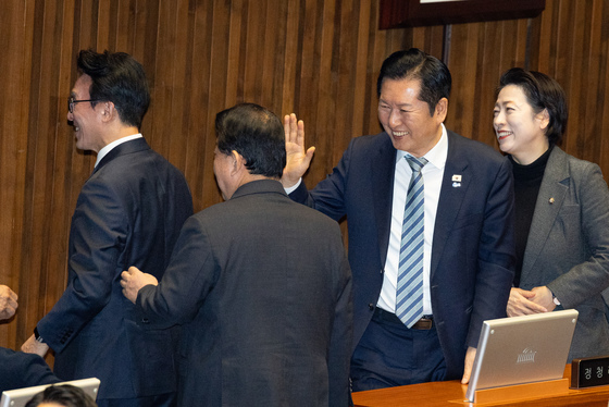 정청래 "내주 지선 공천 결과 나올 것…경쟁자도 함께 뛰도록"