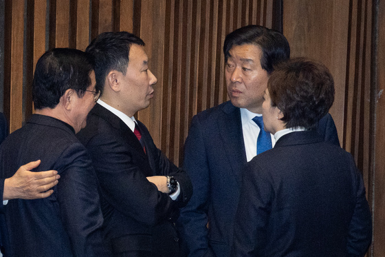 與 법왜곡죄 수정에 '법사위 강경파' 반발…추미애 "형사재판 한정 적용 반대"