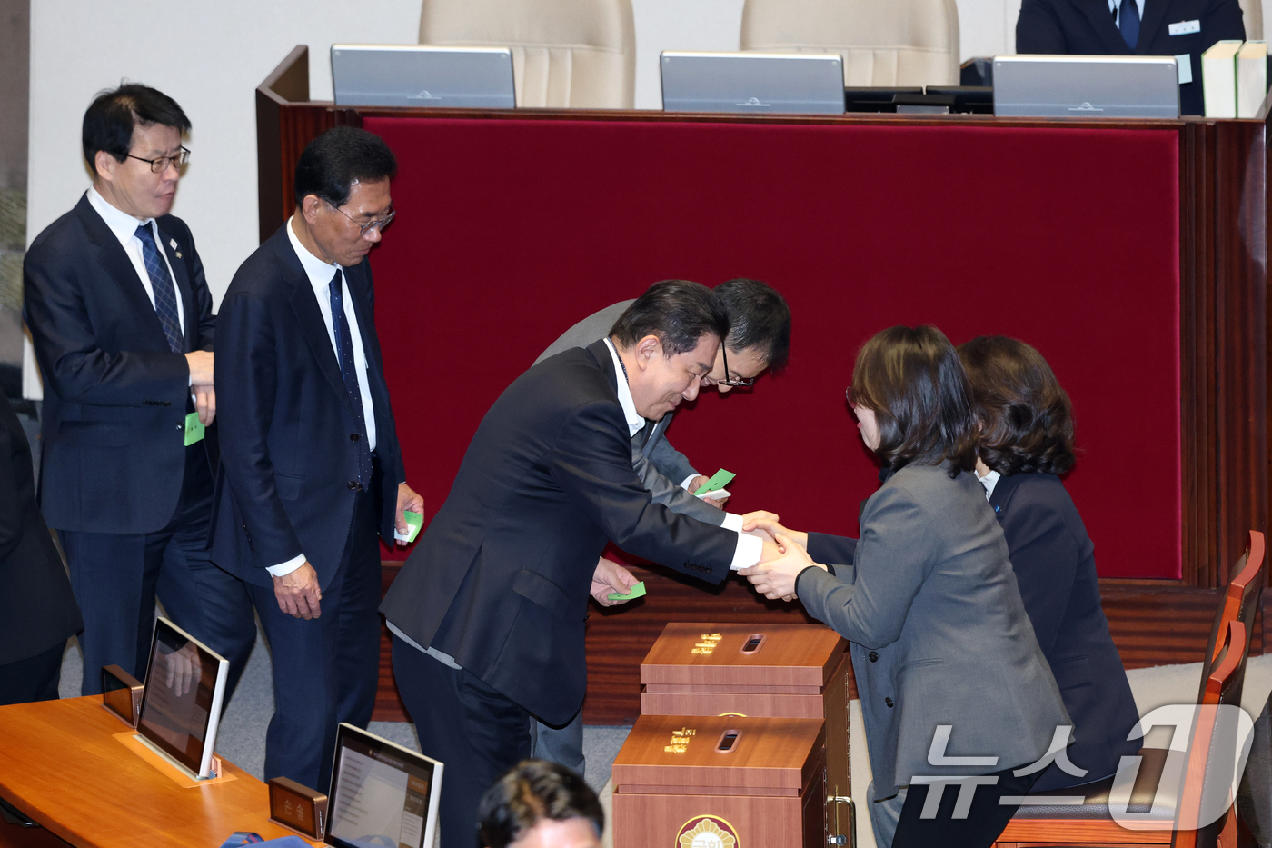 (서울=뉴스1) 이승배 기자 = 25일 서울 여의도 국회에서 열린 제432회국회(임시회) 8차 본회의에서 김병기 무소속 의원이 기업의 자사주 소각을 의무화하는 이른바 '3차 상법 …