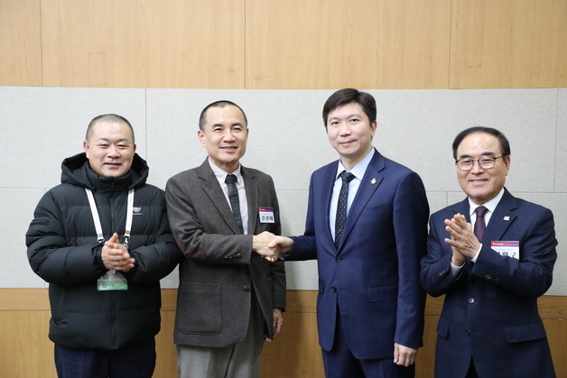 "2030년 전국체전 유치 희망" 김진태 지사, 유승민 대한체육회장 면담