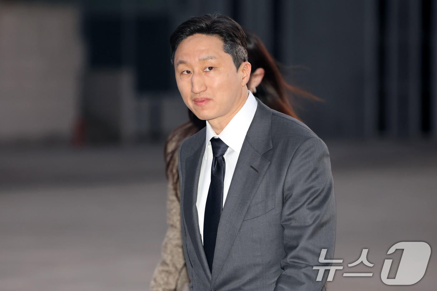 (서울=뉴스1) 이광호 기자 = 정기선 HD현대 회장이 25일 오후 서울 서초구 예술의전당 콘서트홀에서 열린 아산 정주영 서거 25주기 추모 음악회에 참석하고 있다. 2026.2. …