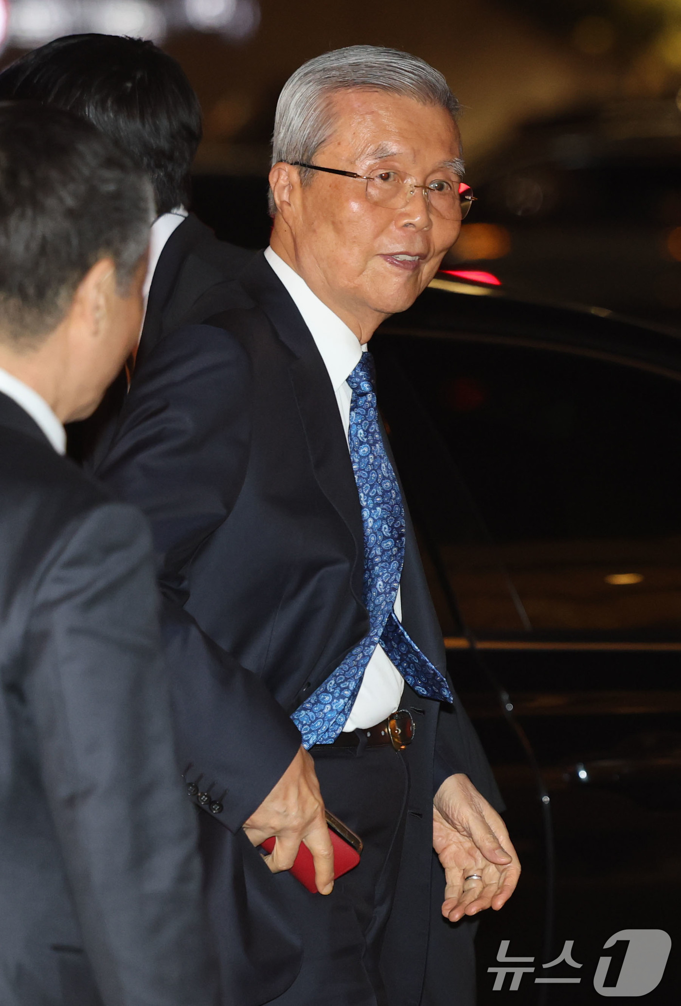 (서울=뉴스1) 이광호 기자 = 김종인 전 국민의힘 비상대책위원장이 25일 오후 서울 서초구 예술의전당 콘서트홀에서 열린 아산 정주영 서거 25주기 추모 음악회에 참석하고 있다. …