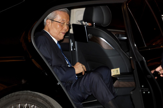 고 정주영 회장 추모 음악회 참석하는 김종인 전 비대위원장