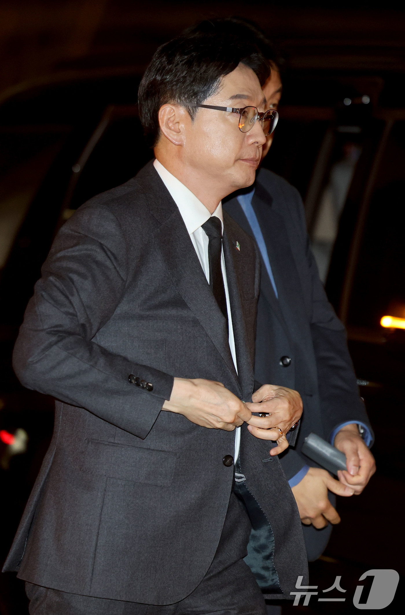 (서울=뉴스1) 이광호 기자 = 김경수 대통령직속 지방시대위원장이 25일 오후 서울 서초구 예술의전당 콘서트홀에서 열린 아산 정주영 서거 25주기 추모 음악회에 참석하고 있다. 2 …