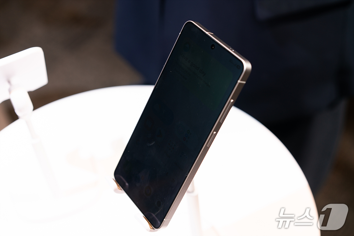 (샌프란시스코=뉴스1) 이기범 기자 = 삼성전자가 25일(현지시간) 미국 샌프란시스코 팰리스 오브 파인 아트에서 '갤럭시 언팩 2026'을 열고 '갤럭시S26'·'갤럭시S26 플러 …