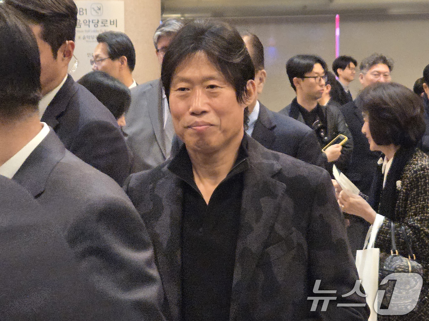 (서울=뉴스1) 박기범 기자 = 배우 유해진이 25일 오후 서울 서초구 예술의전당 콘서트홀에서 열린 아산 정주영 서거 25주기 추모 음악회에 참석하고 있다. 2026.2.25/뉴스 …