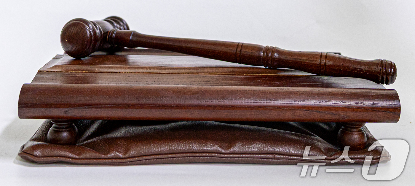 (서울=뉴스1) = 우원식 국회의장은 25일 2024년 12월 4일 「비상계엄해제요구 결의안」, 2024년 12월 14일 「대통령(윤석열) 탄핵소추안」 가결 등에 쓰인 의사봉 및 …