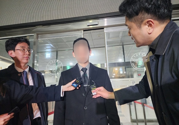 '대학 편입·취업 특혜 의혹' 김병기 차남 경찰 조사 종료…13시간여 만