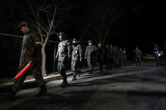 경북 영주 '공군 F-16C' 전투기 추락 현장 통제