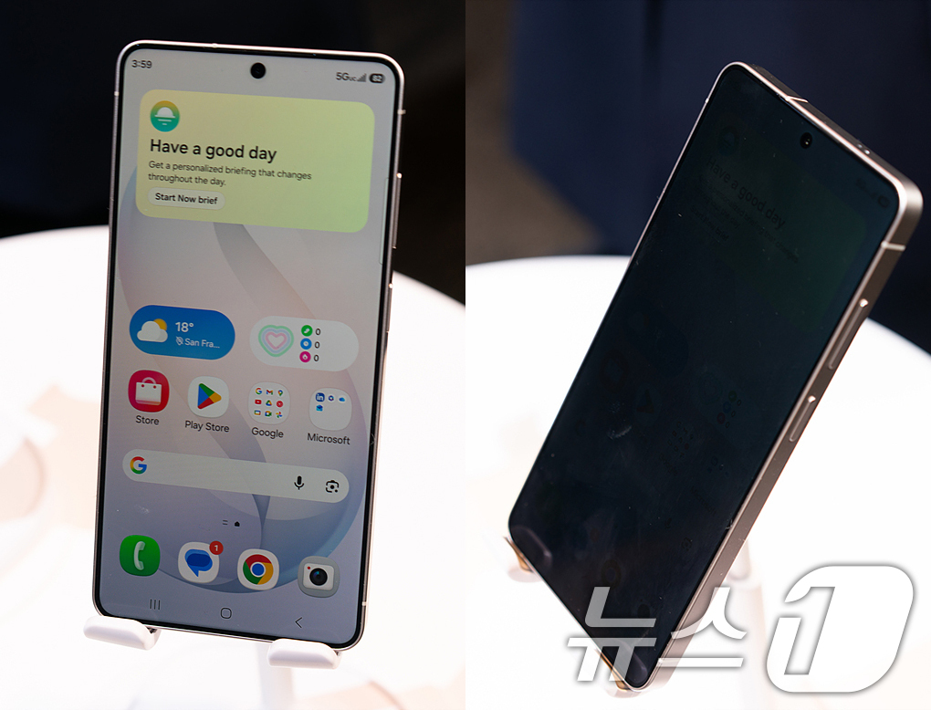 (샌프란시스코=뉴스1) 이기범 기자 = 삼성전자가 25일(현지시간) 미국 샌프란시스코 팰리스 오브 파인 아트에서 '갤럭시 언팩 2026'을 열고 '갤럭시S26'·'갤럭시S26 플러 …