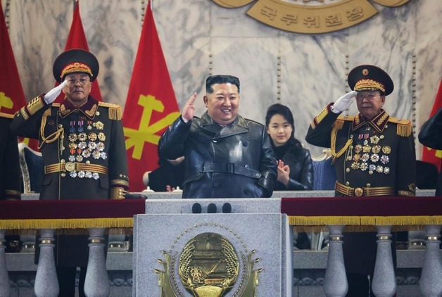 北, 9차 당 대회 기념 열병식 개최…김정은 "어떤 도발에도 처절한 보복"