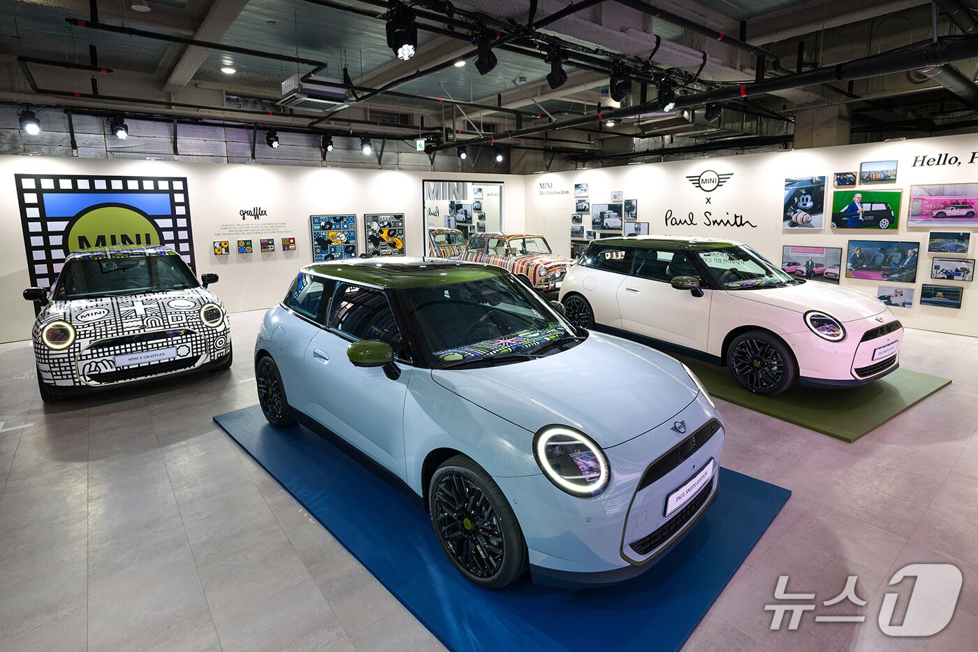 본문 이미지 - 26일 서울 용산 이태원에서 미니(MINI) 코리아가 공개한 '디 올-일렉트릭 미니 폴 스미스 에디션'의 모습(미니 코리아 제공). 2026.02.26.